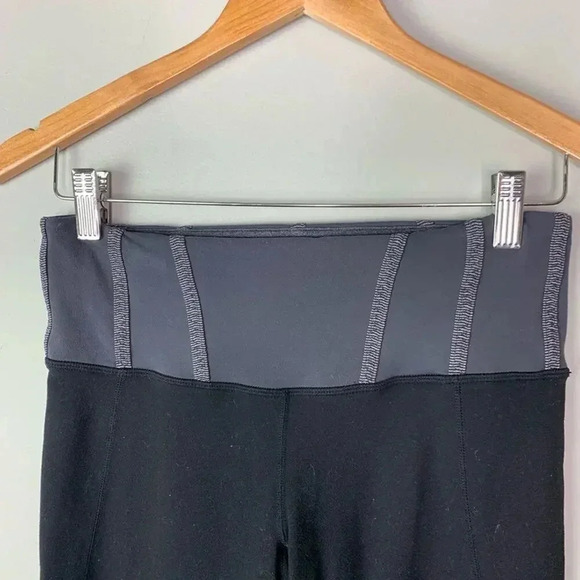 Lululemon wider leg Capri size 6 - Picture 3 of 4